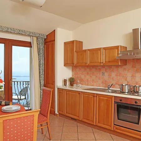 Borgo * Gardone Riviera